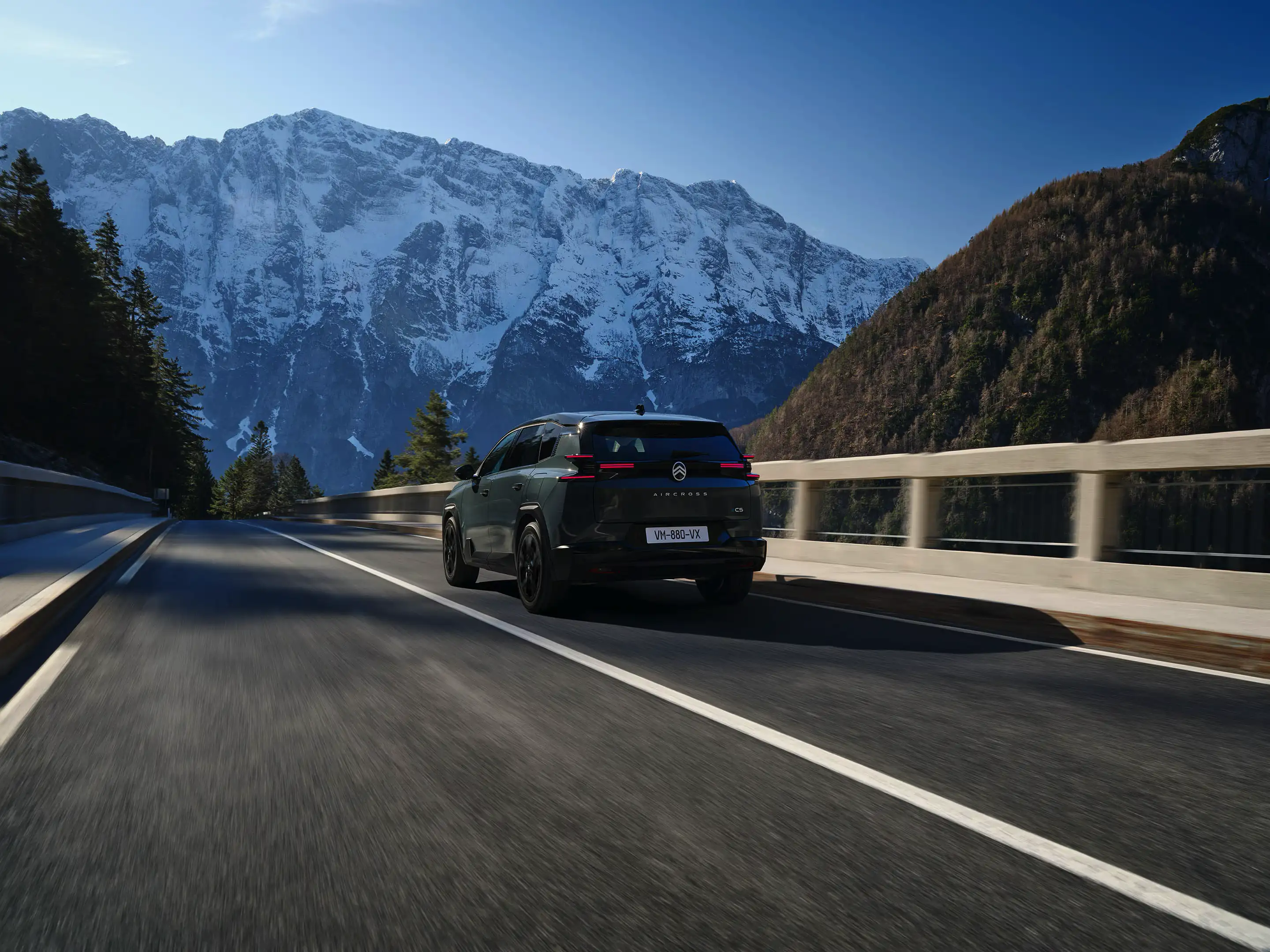 citroen-c5-aircross-fall-in-love_03_2880x2160